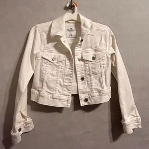 Hollister White Cropped Denim Jacket XS classic trucker-style jacket modern